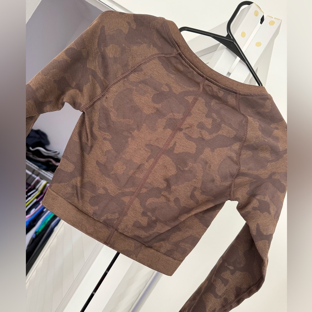 Gymshark Adapt Camo Long Sleeve Crop Top - Picture 6 of 9